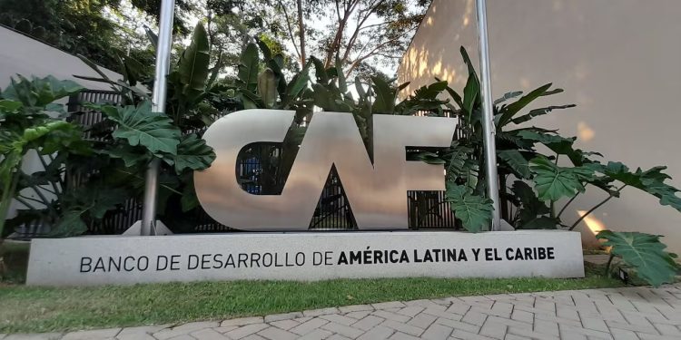 CAF plantea más inversión en infraestructura paraguaya