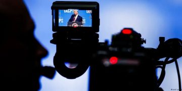 EE.UU investiga a cadenas de TV por suspender cobertura a Trump