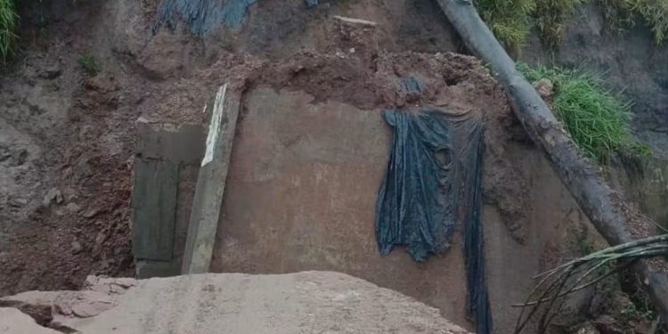 Derrumbe de puente en Caaguazú corta el paso vehicular y agrícola en Yhú