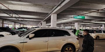 Hallan en Ciudad del Este una camioneta baleada y abandonada en un shopping