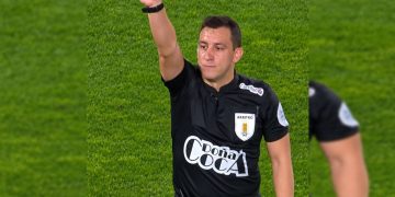 Futbol uruguayo estrenó las tarjetas electrónicas