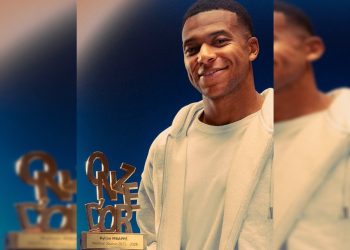 Kylian Mbappé recibe el premio Onze de Oro a una semana de la Gala del Balón de Oro