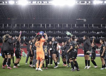 Olimpia golpeó sobre el final y logró un gran triunfo frente a Liga de Quito