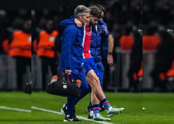 Kvaratskhelia se lesiona la rodilla y es baja sensible para el PSG