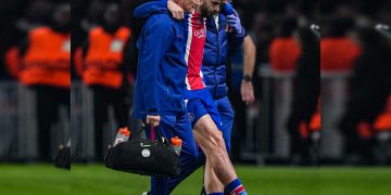 Kvaratskhelia se lesiona la rodilla y es baja sensible para el PSG