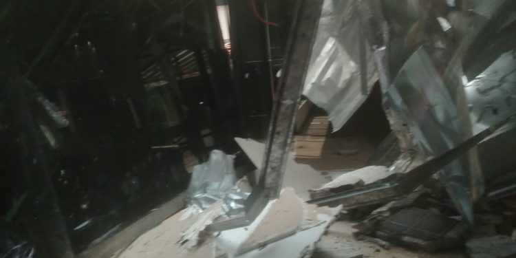Desprendimiento en la Cámara de Diputados causa daños materiales y restringen zona afectada