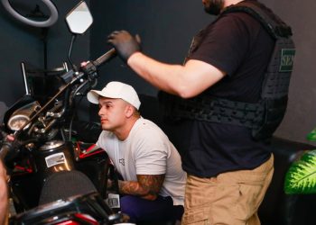 Barbero detenido en Barrio Obrero por vender cocaína oculta en su local