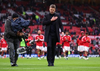 Carrick sigue como entrenador del Manchester United, pese a racha negativa