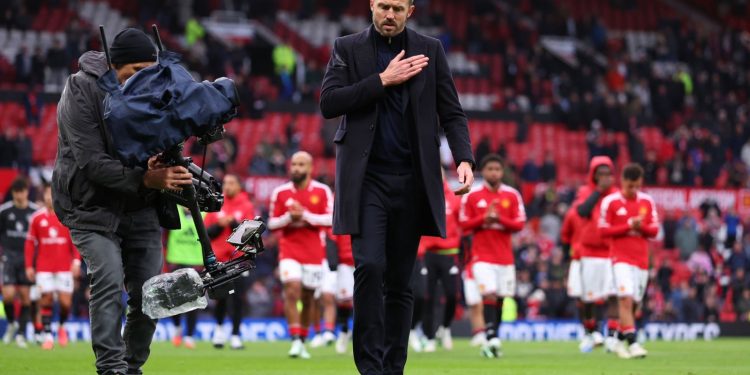Carrick sigue como entrenador del Manchester United, pese a racha negativa