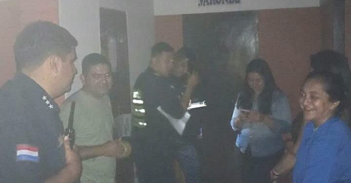 Policía intervino ante intento de ingreso a un aula lacrada donde estaban las urnas
