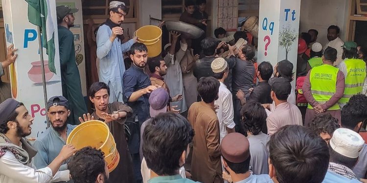 Tragedia en Pakistán: al menos 28 muertos tras derrumbe de una escuela
