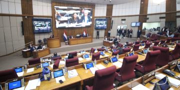Media sanción para incluir a hijastros y dependientes en el subsidio por feminicidio