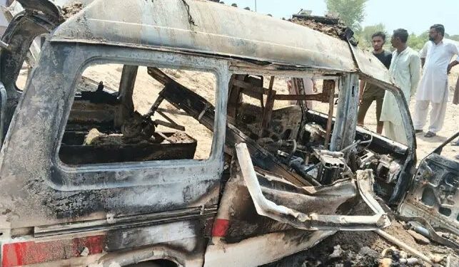 10 muertos por explosión de bombona de oxígeno en una ambulancia en Pakistán