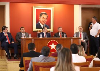 Senadores de la ANR ratifican lealtad a Horacio Cartes y apoyo a precandidatura de Alliana