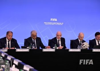 Gianni Infantino pide disculpas en un tenso Consejo de la FIFA tras el fallido proyecto sobre el Mundial