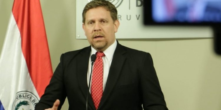 Juez admite imputación contra expresidente de Petropar