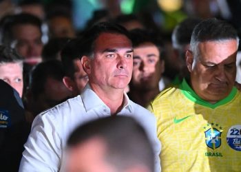 Flávio Bolsonaro habría abandonado Brasil con destino a Estados Unidos