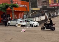 Camión sin control retrocede en pendiente y embiste a varios taxis en Ciudad del Este
