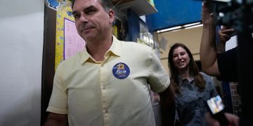Estados Unidos otorgará visas a Flávio Bolsonaro y a su familia