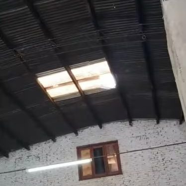 Adolescente cayó del techo de un tinglado en Fernando de la Mora y está grave