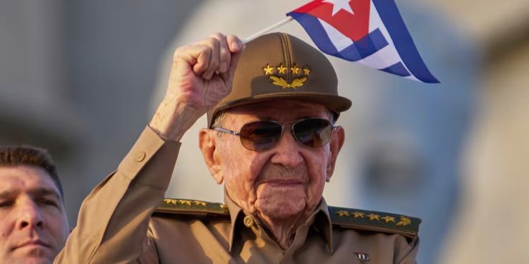 Una jueza de Miami emite una orden de arresto estatal contra Raúl Castro