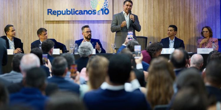 Flávio Bolsonaro suma apoyos clave de Republicanos y Novo para el balotaje