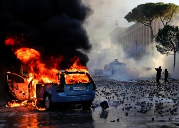 Protestas antigubernamentales sacuden Albania