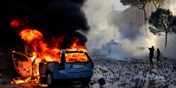 Protestas antigubernamentales sacuden Albania