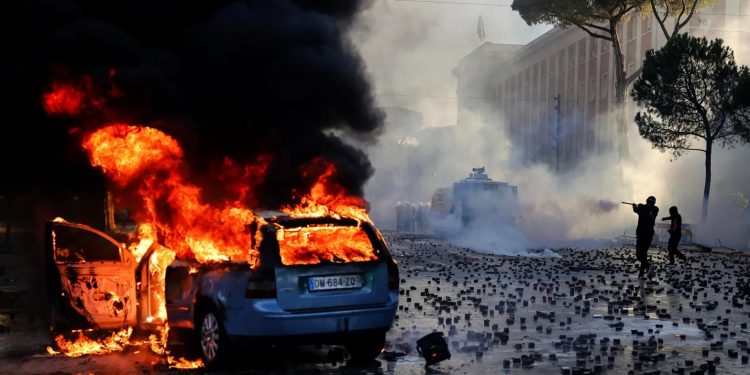 Protestas antigubernamentales sacuden Albania