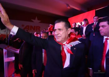 Horacio Cartes anuncia que Honor Colorado no presentará candidatura para las internas