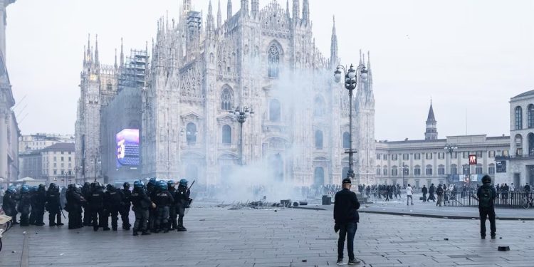 Las protestas violentas también se registran en Italia