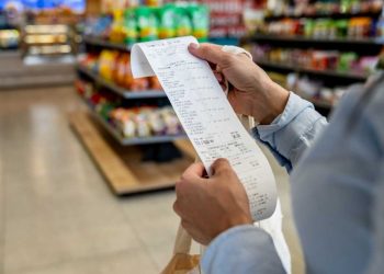 Confianza del consumidor sigue por debajo del nivel neutral ante la cautela del bolsillo
