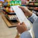 Confianza del consumidor sigue por debajo del nivel neutral ante la cautela del bolsillo