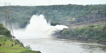 Suba del río Iguazú obliga a abrir las compuertas de la represa ITAIPU