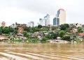 El río Paraná baja levemente, pero advierten por nuevos pronósticos de lluvia