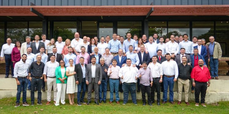 Peña reunió a dirigentes de Asunción en plena crisis de Honor Colorado