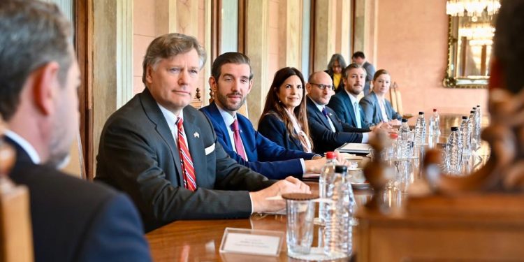 Estados Unidos y Paraguay firman acuerdos clave de seguridad, inversión y cooperación nuclear