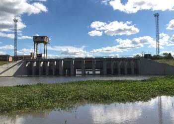 Activan el sistema de bombeo y cierran las estaciones de control en Pilar