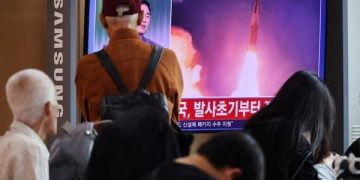 Kim Jong-un presentó un misil capaz de alcanzar EE.UU