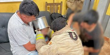 El rescate de un niño que tenía una olla atascada en la cabeza