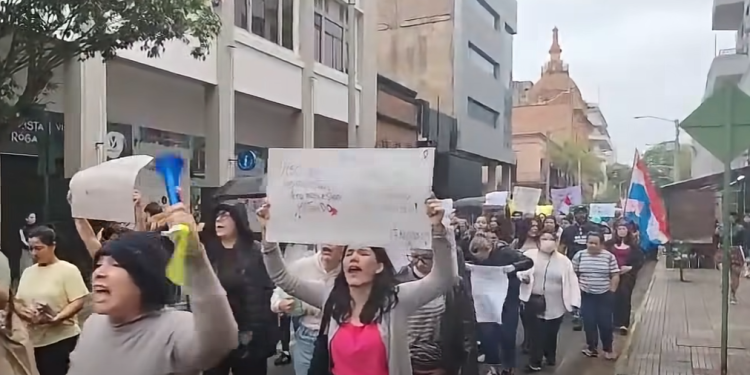 Marchan sobre calle Palma exigiendo justicia para Deisy Paola