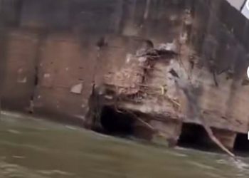 Remolcador paraguayo chocó contra puente de Belgrano y obligó a restringir paso de convoyes
