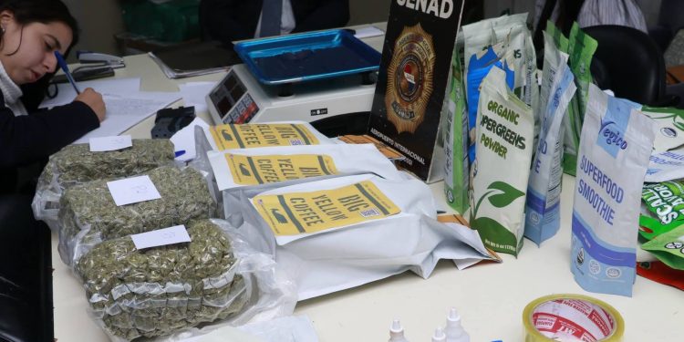 Intentaron esconder marihuana VIP en café, pero el olfato de Zorro los delató