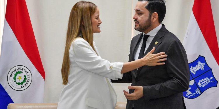 Luis Bello y Soledad Núñez afinan detalles del traspaso de mando en Asunción